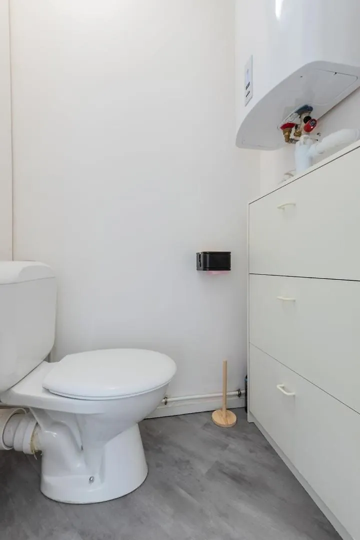 Spacious And Bright Studio In The Center. Lilla 0*,  Francia