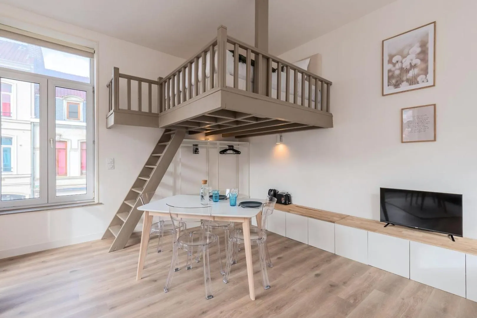 Spacious And Bright Studio In The Center. Lilla