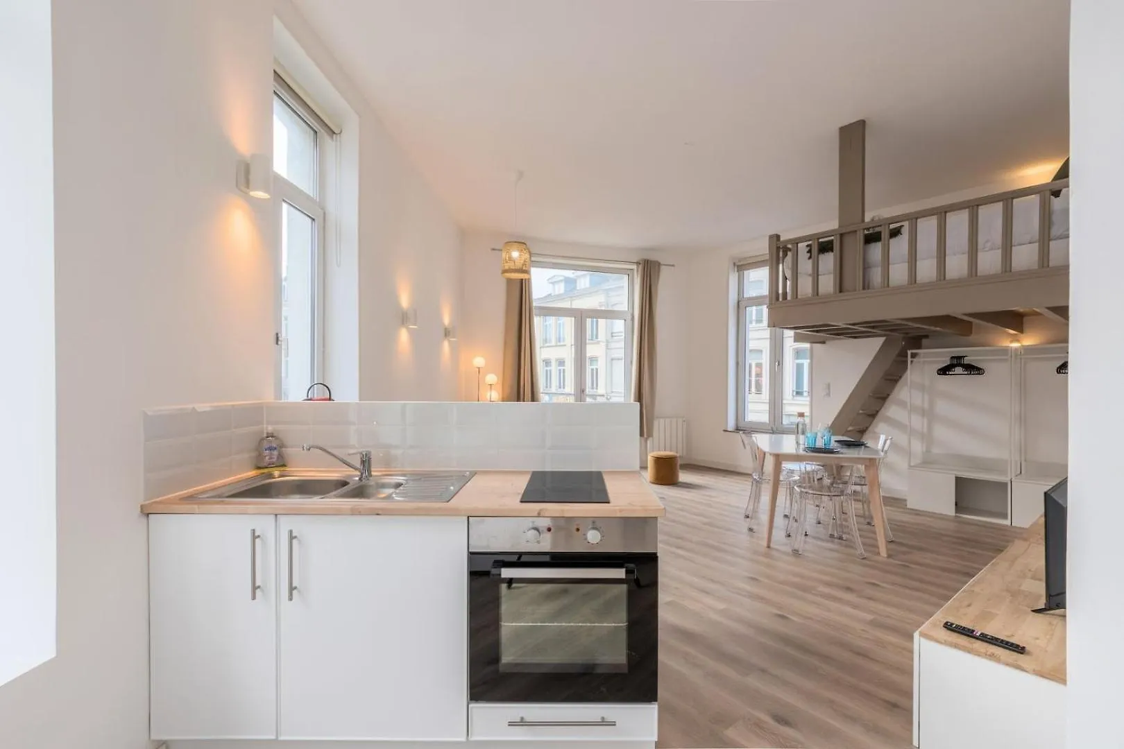 Spacious And Bright Studio In The Center. Lilla Francia